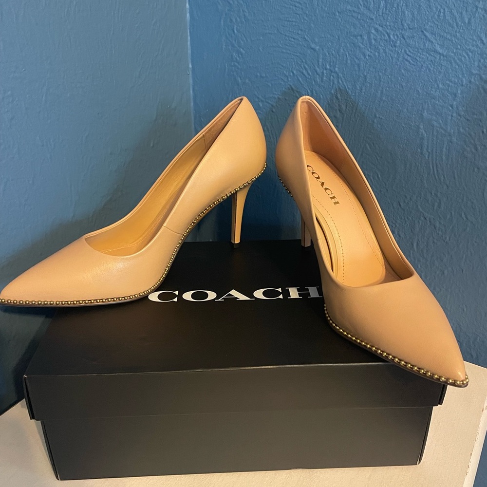 BRAND NEW Women’s Coach Waverly Leather Pump, Nude color, size 10